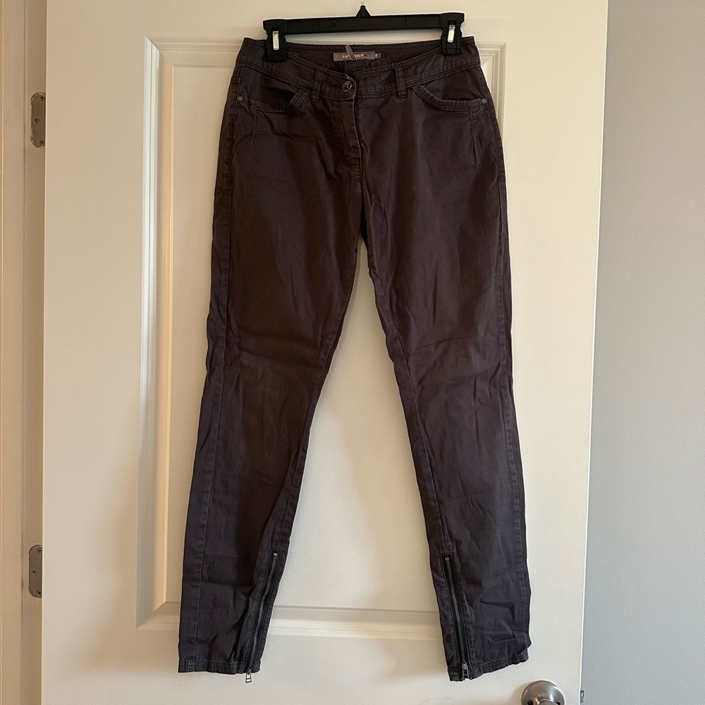 Sandwich Jeans with Zipper Detail!